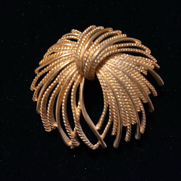 Gold Color Unique Design Brooch - Picture 12 of 16